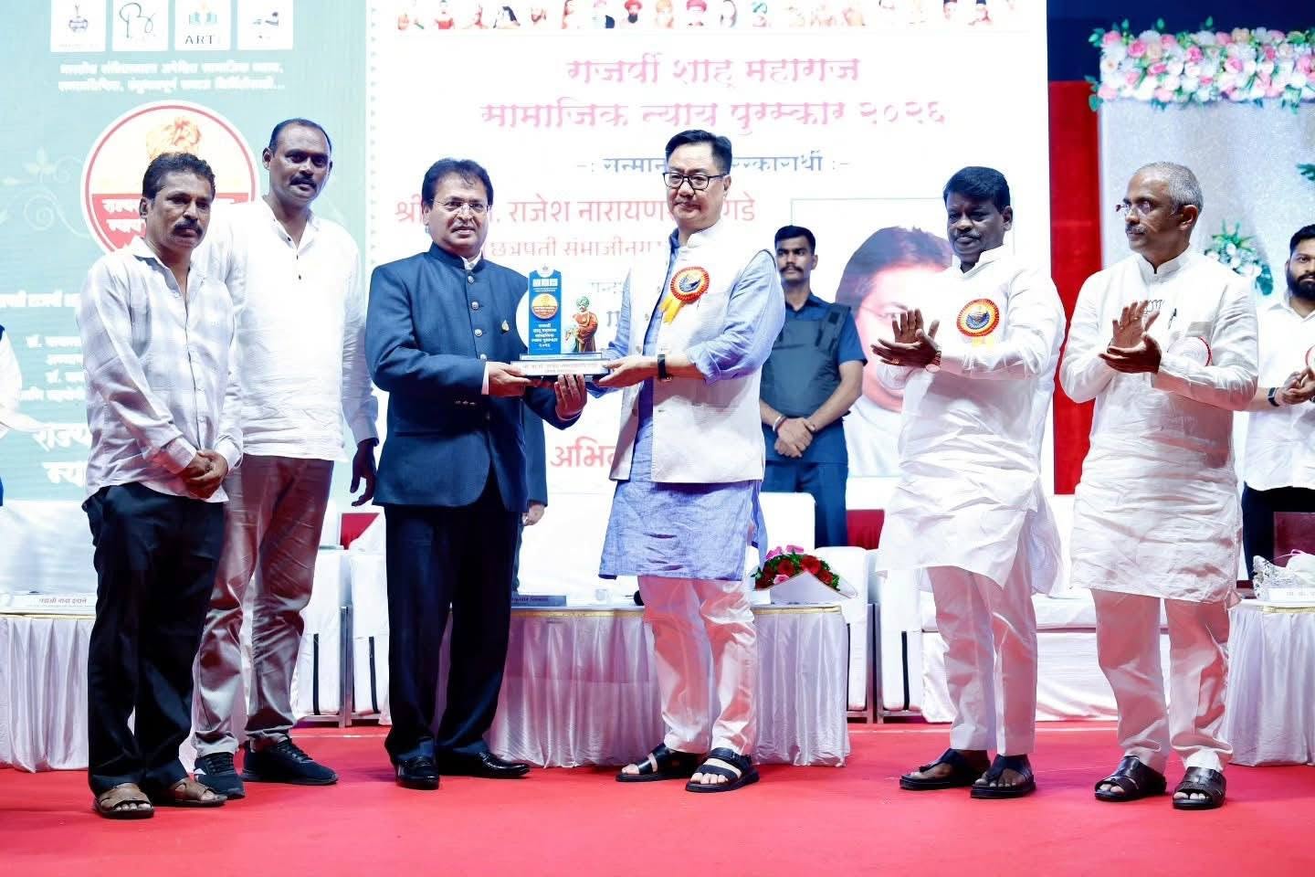 Dr Rajesh Ragde receiving recognition on stage